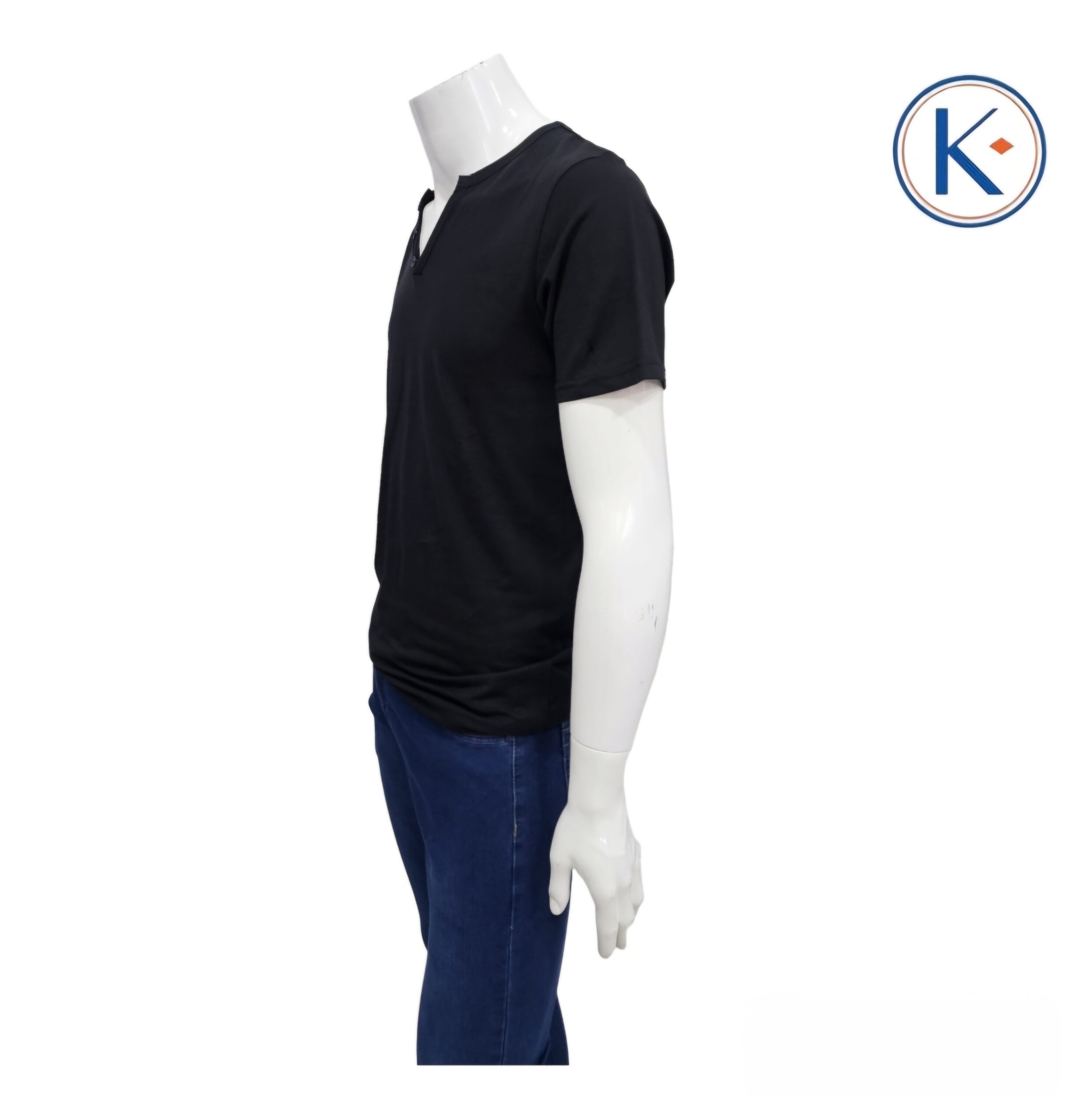 Camiseta negra  de manga corta con escote en pico y detalles de botones para hombre  