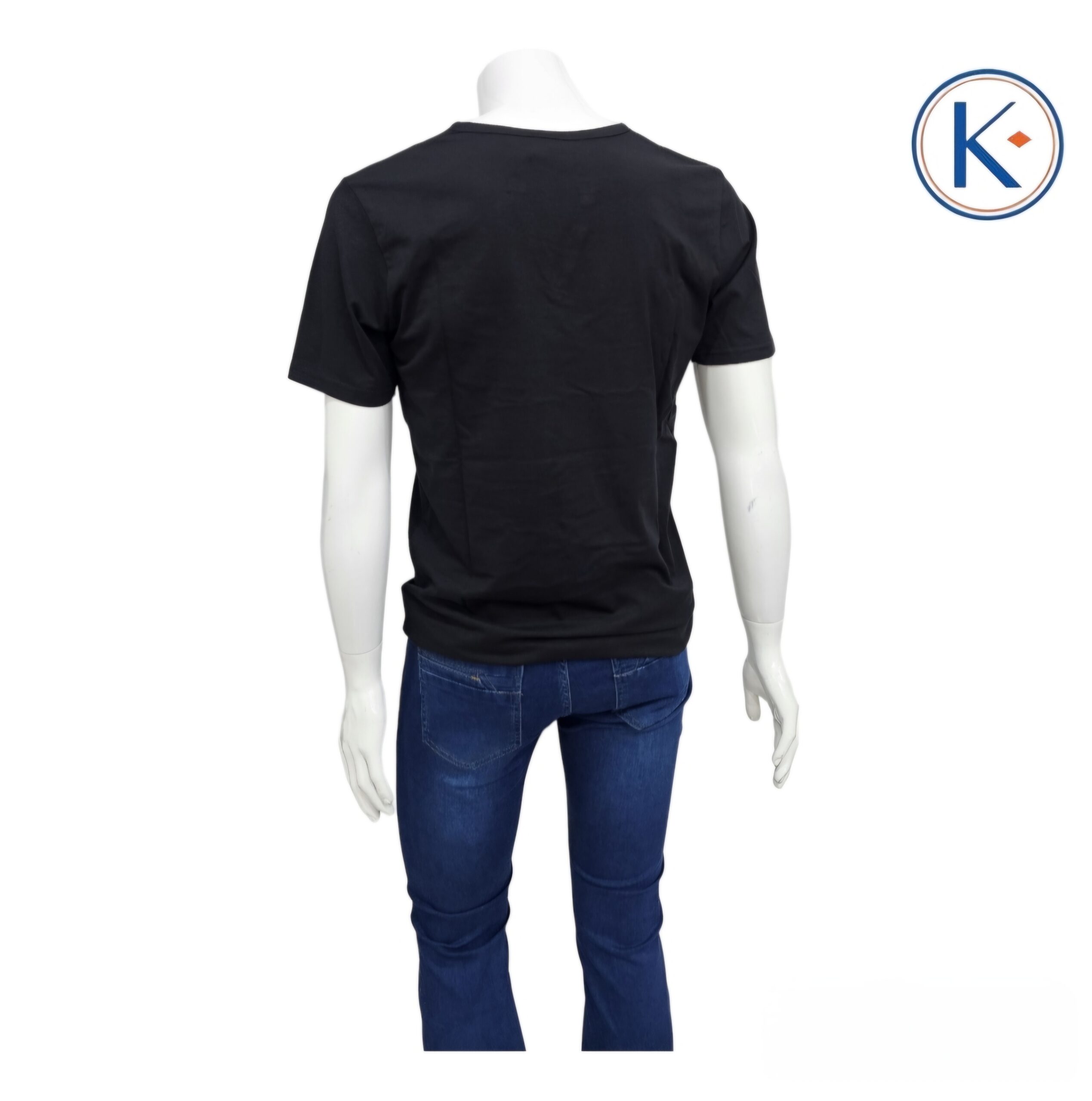 Camiseta negra  de manga corta con escote en pico y detalles de botones para hombre  